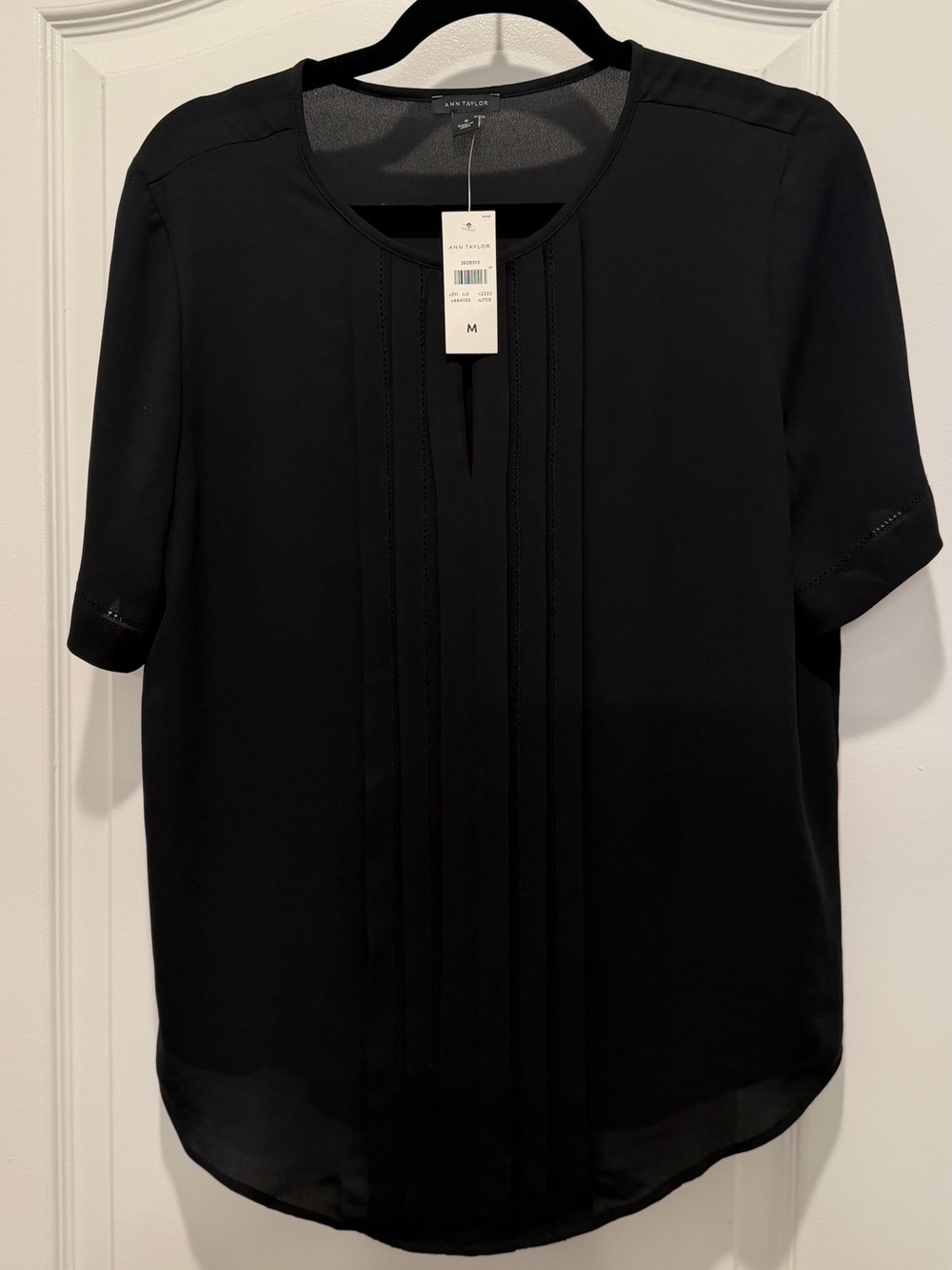Ann Taylor Black Pleated Short Sleeve Blouse – Size M – New With Tags